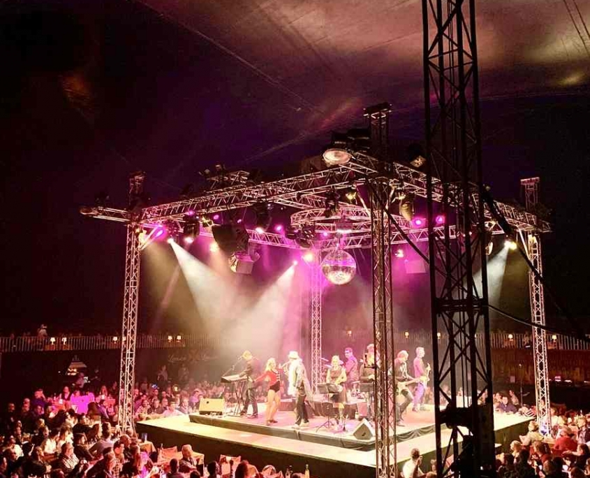 Weihnachtsfeierzauber Hamburg Deutschlands größte Dinnershow