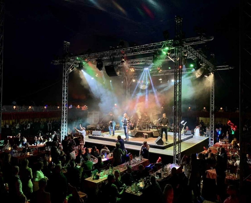 Bilder Weihnachtsfeierzauber Hamburg Deutschlands größte Dinnershow