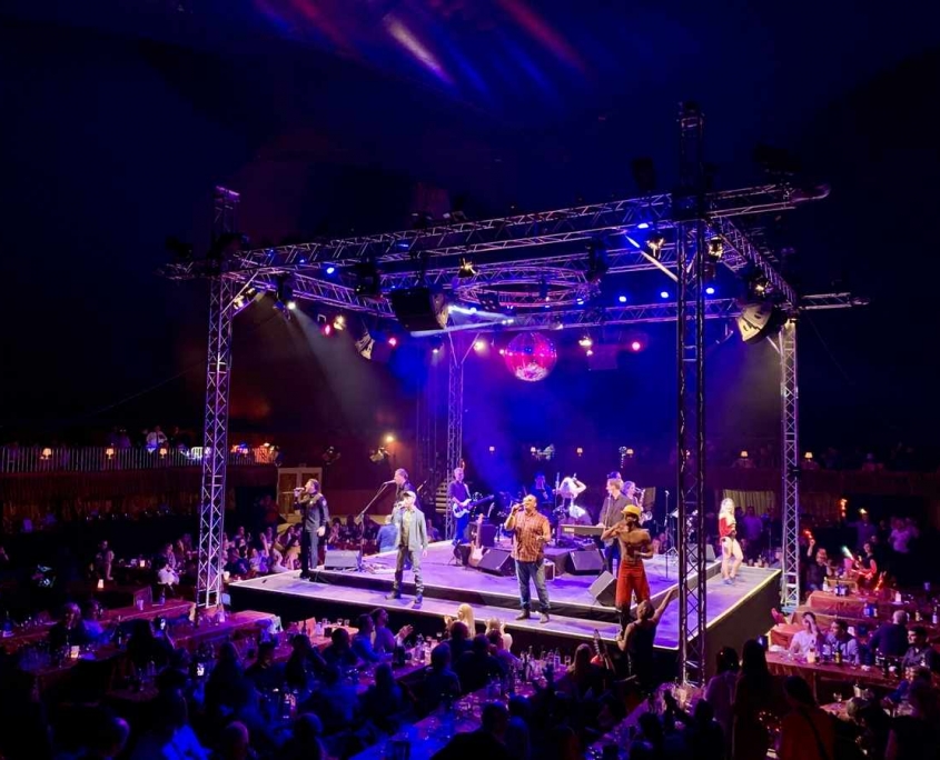 Weihnachtsfeierzauber Hamburg Deutschlands größte Dinnershow